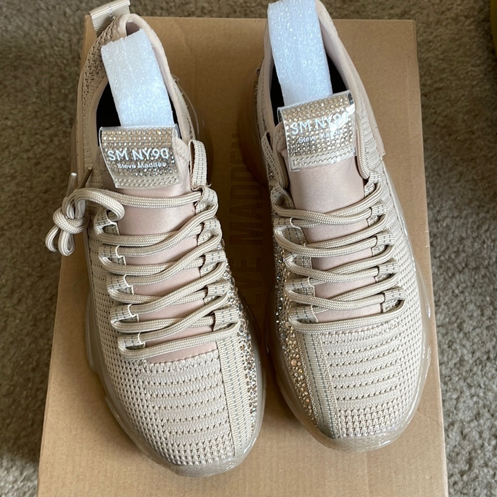 NWB Steve Madden “Maxima Blush Multi” sneaker